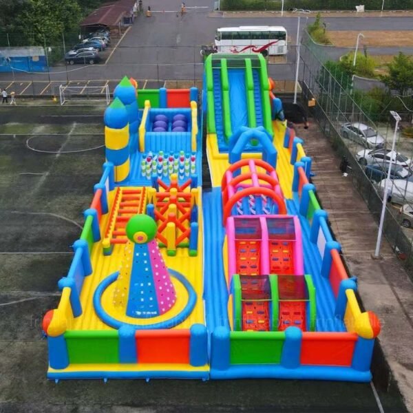 Large inflatable bounce house - Image 2